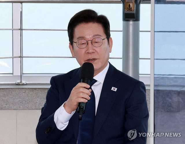 President Lee Jae Myung speaks during a meeting with elderly Korean War refugees while looking toward North Korea at the Ganghwa Peace Observatory in the western city of Incheon on Oct. 3, 2025. (Pool photo) (Yonhap)