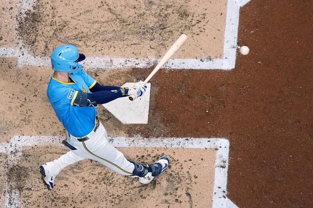 Brewers’ Brice Turang hits an RBI single during the third inning against the Reds on Sept. 26, 2025, in Milwaukee. (AP Photo/Morry Gash)