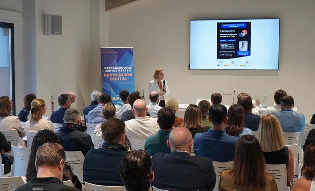 Asistentes a la jornada de inteligencia artificial para empresas, celebrada en Ontinyent.