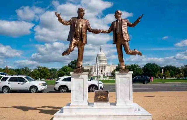 Una estatua del presidente de Estados Unidos, Donald Trump, y el fallecido delincuente sexual convicto Jeffrey Epstein - Europa Press/Contacto/Andrew Leyden
