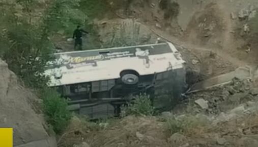 Bus de orquesta de Oscar Manuel cae a abismo en Canta