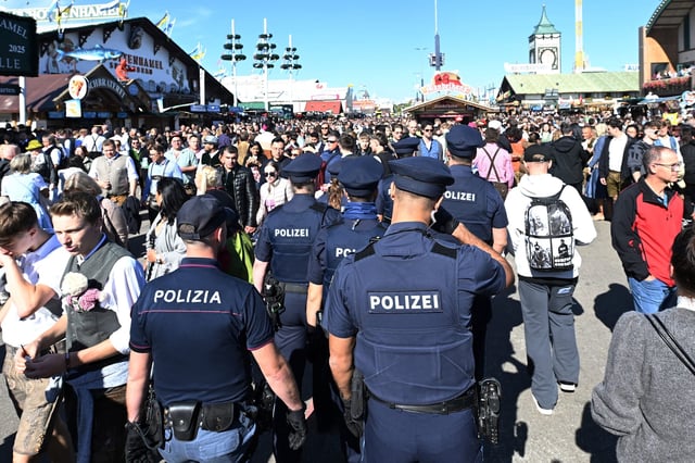 Deutsche und italienische Polizisten patrouillierten am Tag der Deutschen Einheit gemeinsam