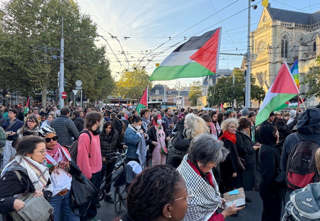People attend a demonstration in support of the Global Sumud Flotilla, after Israel intercepted some of the vessels of the Flotilla aiming to reach Gaza and break Israel's naval blockade, in Geneva, Switzerland, October 2, 2025. REUTERS/Olivia Le Poidevin