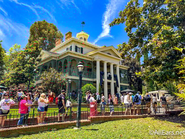 Haunted Mansion in Disneyland
