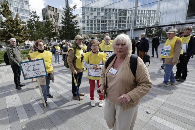 Les membres d’Ultime Liberté lors de l’ouverture du procès le 15 septembre devant le tribunal judiciaire de Paris.