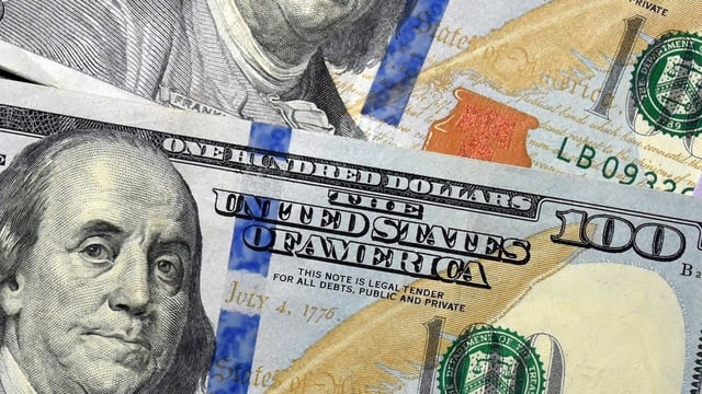 
         El dólar mayorista finalizó por debajo de la línea de intervención planteada por el BCRA por cuenta y orden del Tesoro.