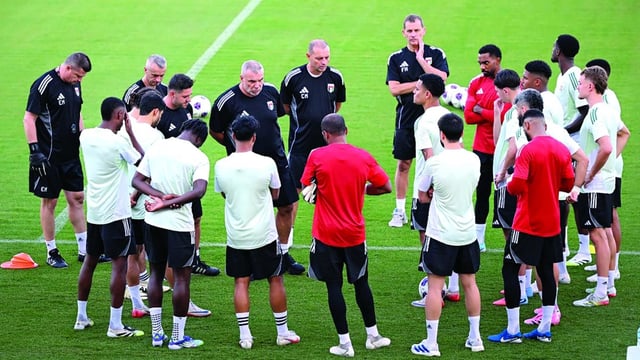كوزمين يراهن على 6 وجوه جديدة قبل مواجهتَي عُمان وقطر