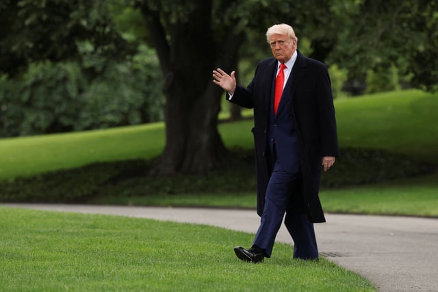 U.S. President Donald Trump departs the White House to attend his meme coin gala at the Trump National Golf Club, in Washington, D.C., U.S., May 22, 2025. REUTERS/Evelyn Hockstein