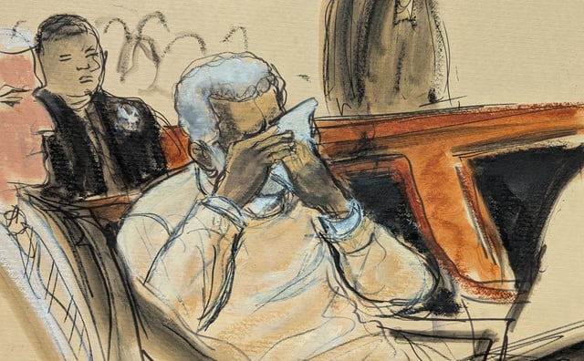 En este boceto de la sala del tribunal, Sean Diddy Combs se derrumba y llora durante la reproducción de un vídeo sobre su vida durante la vista para dictar sentencia en el tribunal federal de Manhattan, el viernes 3 de octubre de 2025, en Nueva York