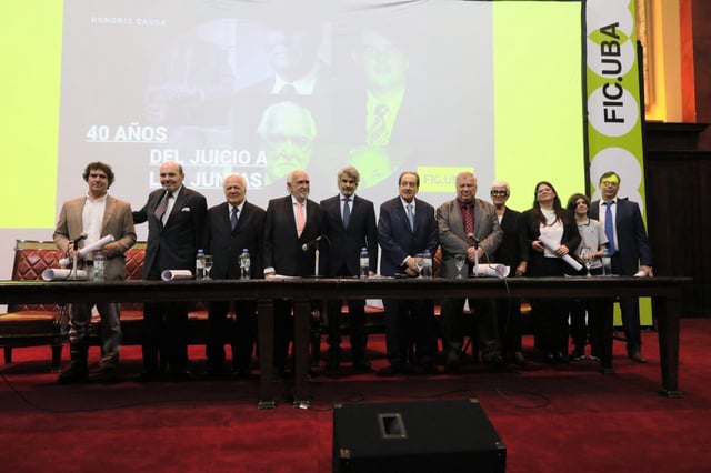 A 40 años del Juicio a las Juntas, la UBA entregó Doctorados Honoris Causa a los miembros del tribunal. (Gentileza)