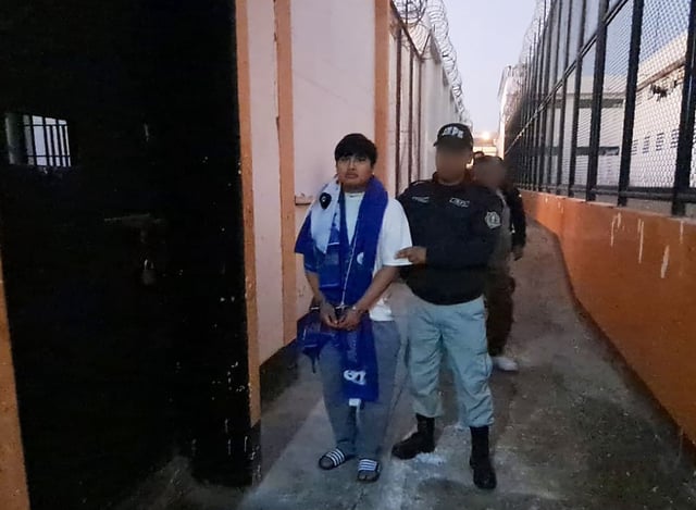Por orden judicial, Tony Valverde Victoriano, alias “Pequeño J”, fue trasladado al penal de Cañete para cumplir nueve meses de prisión preventiva con fines de extradición, tras ser acusado del homicidio agravado de tres mujeres en Buenos Aires, Argentina.