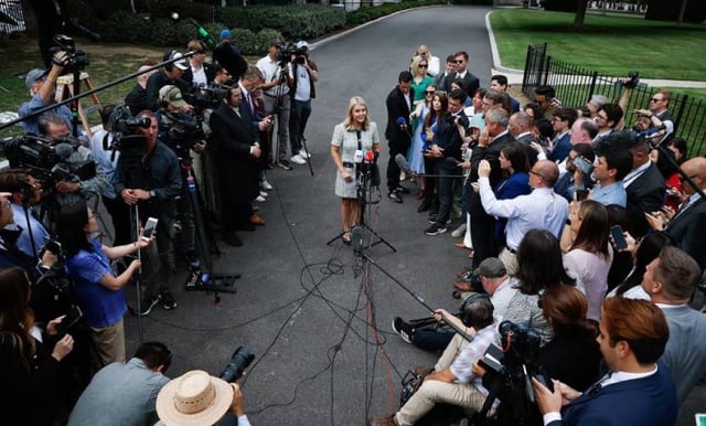 Afirma Leavitt que no hay planes de redadas de ICE en el Super Bowl