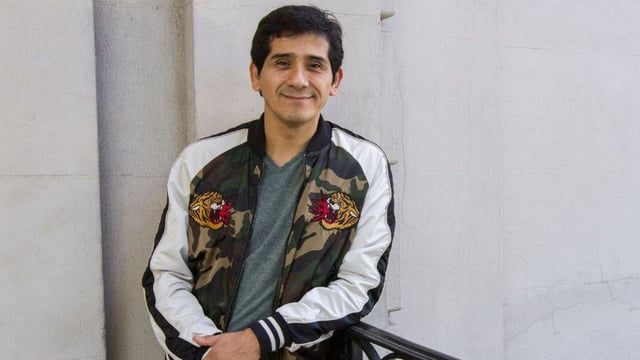 \"Basta de perseguirnos por el color de piel\" el fuerte descargo en redes del actor Oscar Guzmán tras la violenta situación que vivió cin una agente policial. 