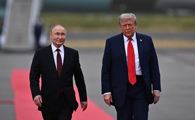Donald Trump y Vladimir Putin, durante su cumbre en Alaska