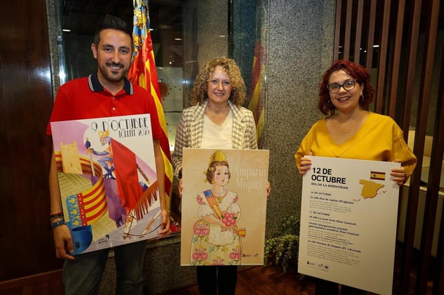 Aitor Sánchez, concejal de Cultura y Fallas, junto a la alcaldesa de Torrent, Amparo Folgado, y la concejal de Fiestas, María Fernández. | A.T.