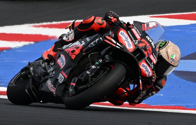 MotoGP - San Marino Grand Prix - Misano World Circuit Marco Simoncelli, Misano, Italy - Spetember 14, 2025 Aprilia Racing's Marco Bezzecchi in action during the race REUTERS/Jennifer Lorenzini