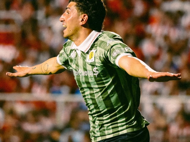 Justo Giani celebra el 1-0 de Aldosivi en Santa Fe.