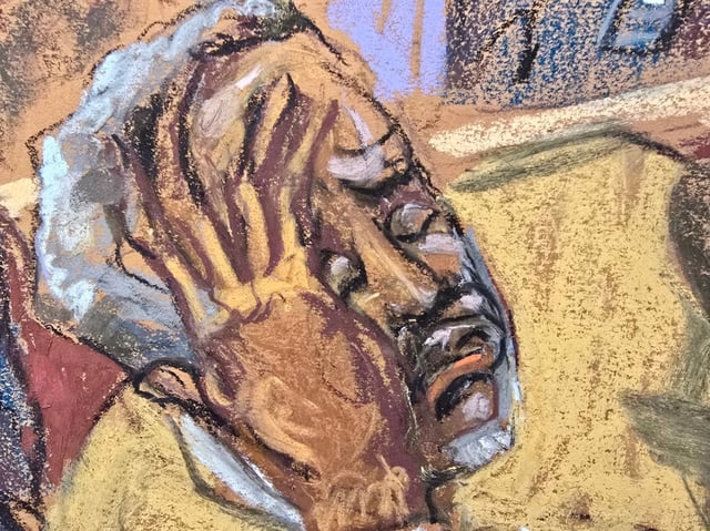 Fotografía de un dibujo realizado por la artista Jane Rosenberg donde aparece el rapero Sean Combs 'Diddy' emocionado mientras mira la reproducción de un vídeo de sus hijos bebés, durante el juicio realizado este viernes, en un tribunal de Nueva York (EE.UU.). Foto: EFE/Jane Rosenberg