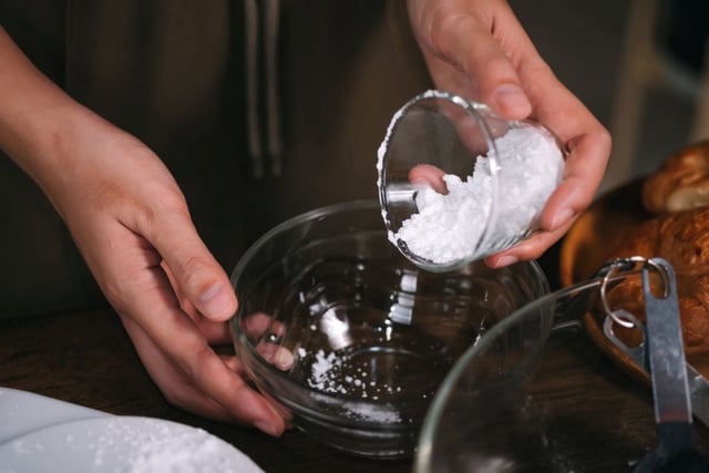La combinación de bicarbonato y agua oxigenada también se emplea en la limpieza del hogar. (Foto: Freepik)