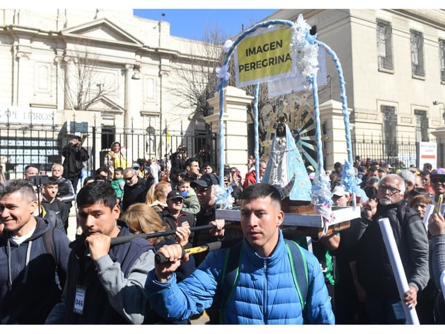 LA TRADICIONAL PEREGRINACIÓN CON LA IMAGEN DE LA VIRGEN.