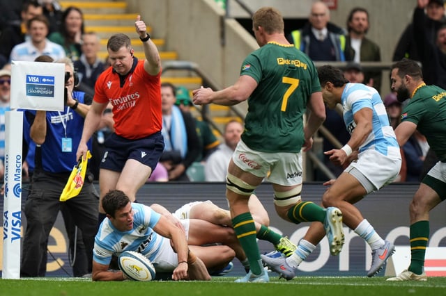 Bautista Delguy anota el primer try del partido para los Pumas