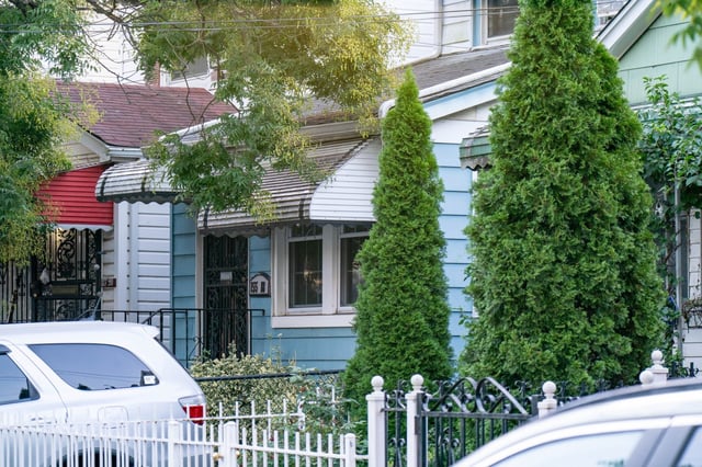 Two dead men were both found shot in the head inside a single-family home on 116th Rd. near 155th St. in South Jamaica, Queens, after a 41-year-old man fatally shot his younger cousin then took his own life in an apparent murder-suicide bid late Friday, Oct. 3, 2025. (Theodore Parisienne / New York Daily News)