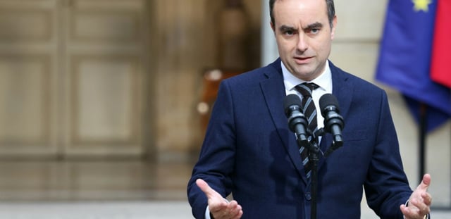 Le Premier ministre Sébastien Lecornu fait une déclaration à l'Hôtel Matignon, le 3 octobre 2025 à Paris