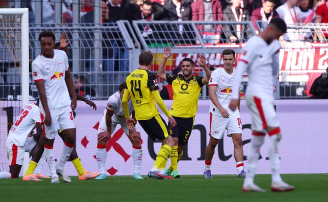 Soccer Football - Bundesliga - Borussia Dortmund v RB Leipzig - Signal Iduna Park, Dortmund, Germany - October 4, 2025 Borussia Dortmund's Yan Couto celebrates scoring their first goal with Maximilian Beier REUTERS/Thilo Schmuelgen