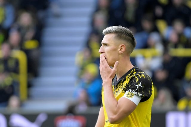The draw leaves second-placed Borussia Dortmund one point behind league leaders Bayern Munich