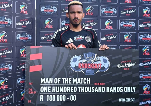 Oswin Appolis of Orlando Pirates awarded man of the match during the 2025 Carling Knockout Cup Last 16 match against Siwelele FC at Orlando Stadium in Soweto Saturday. Photo: Sydney Mahlangu /BackpagePix