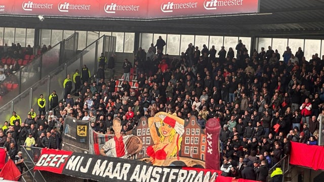 Ajax speelt door late treffer gelijk tegen Sparta