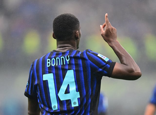Soccer Football - Serie A - Inter Milan v Cremonese - San Siro, Milan, Italy - October 4, 2025 Inter Milan's Ange-Yoan Bonny celebrates scoring their second goal REUTERS/Daniele Mascolo