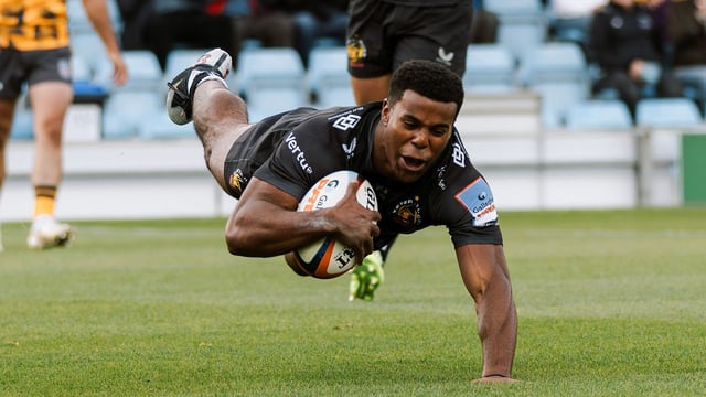 Feyi-Waboso gleefully accepted Skinner’s hanging cross-field kick to canter over for his hat-trick score