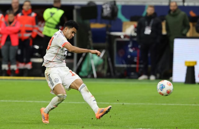 Le Colombien du Bayern Munich Luis Diaz marque le deuxième but de son doublé samedi contre Francfort en Bundesliga.