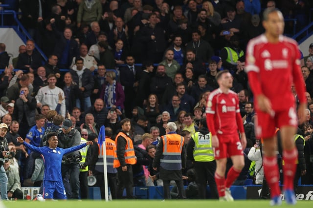 Estevao celebra después del gol para Chelsea en la agonía del encuentro ante Liverpool