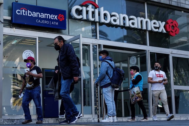 CIUDAD DE MÉXICO, 14ENERO2022.- Citigroup anunció la venta sus negocios de banca de consumo y empresarial a través de la marca Banamex. La transacción incluirá sus sucursales, Afore, aseguradora, negocio de tarjetas de débito y crédito. Sin embargo, la institución financiera estableció que la transacción no afectará a sus clientes. el día de ayer, el presidente Andrés Manuel López Obrador expresó que le gustaría que el banco regresé a manos de empresarios mexicanos.
FOTO: GALO CAÑAS/CUARTOSCURO.COM