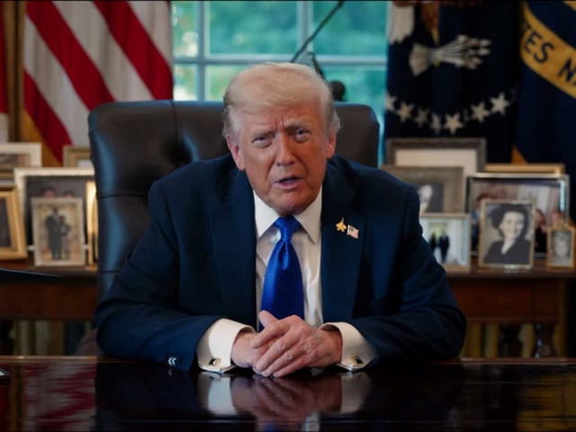 AME4852. WASHINGTON (ESTADOS UNIDOS), 03/10/2025.- Captura de un video de la cuenta oficial en YouTube @WhiteHouse de la Casa Blanca que muestra al Presidente de Estados Unidos, Donald Trump, hablando este viernes en Washington (Estados Unidos). Trump celebró un posible acuerdo de alto al fuego entre Israel y Hamás, luego de que el grupo islamista palestino accediera a liberar a todos los rehenes israelíes bajo los términos expresados por el mandatario estadounidense, y agradeció el apoyo internacional. EFE/ @WhiteHouse/ SOLO USO EDITORIAL/ NO VENTAS/ SOLO DISPONIBLE PARA ILUSTRAR LA NOTICIA QUE ACOMPAÑA (CRÉDITO OBLIGATORIO)