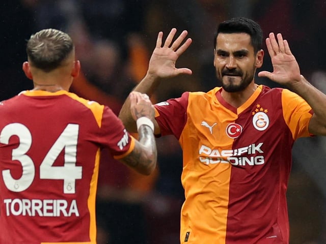 Torschütze Ilkay Gündogan mit Lucas Torreira von Galatasaray 