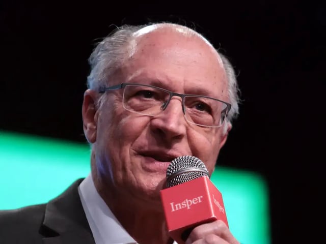 Alckmin diz que Brasil avançou na redução de taxas após conversas entre Lula e Trump.