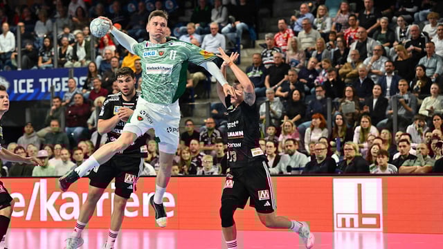 Die Füchse Berlin gewinnen 38:35 gegen HC Erlangen und feiern den sechsten Sieg in Folge.