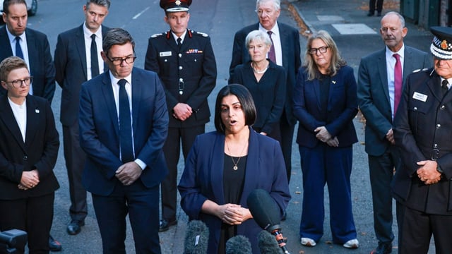 Shabana Mahmood, the home secretary, with Andy Burnham, the Manchester mayor, after the attack at Heaton Park Hebrew Congregation Synagogue