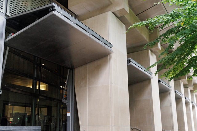 Steel protective doors remain open at Mark O. Hatfield Federal Courthouse in Portland, Oregon, U.S., October 3, 2025. REUTERS/John Rudoff