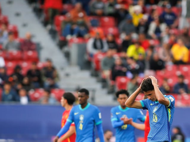 El lamento de los jugadores de Brasil, eliminado del Mundial Sub-20. EFE/ Esteban Garay