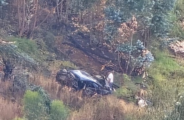 Automóvil se despistó hacia un abismo de al menos 500 metros de profundidad. Foto: captura/Ozono Televisión