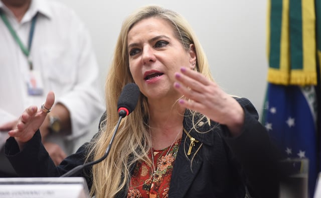 Deputada Luizianne Lins (PT-CE), ex-prefeita de Fortaleza, é uma das pessoas detidas na Flotilha Global Sumud, interceptada na quarta-feira (1º) pela Marinha de Israel no Mediterrâneo.