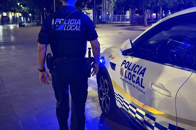 Imagen de archivo de un agente de la Policía Local de Palma.