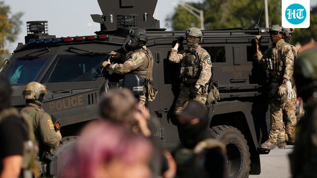 Federal law enforcement agents arrive on an armored tactical vehicle as hundreds of protesters gather near an Immigration and Customs Enforcement (ICE) facility opposing the detention of undocumented immigrants following President Donald Trump'ss order to increase federal presence and step up immigration enforcement through the Department of Homeland Security in Broadview, Illinois (Photo by OCTAVIO JONES / AFP)