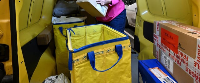Un colis a explosé dans la fourgonnette du facteur, les deux autres ont été retrouvés au bureau de poste.