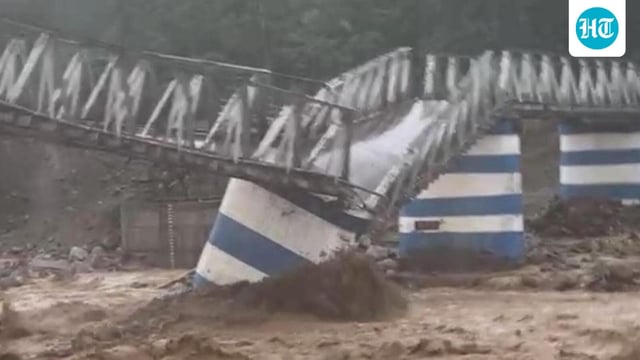 Several houses were damaged after the swelling Teesta river at Teesta Bazar in Kalimpong. At Dhudia under Mirik sub-division, many houses were swept away by the Balasan River.