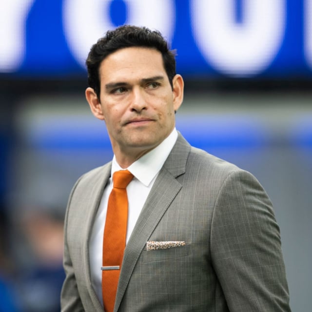 NFL-Analyst Mark Sanchez wurde verhaftet, während er mit Stichwunden im Krankenhaus lag.

